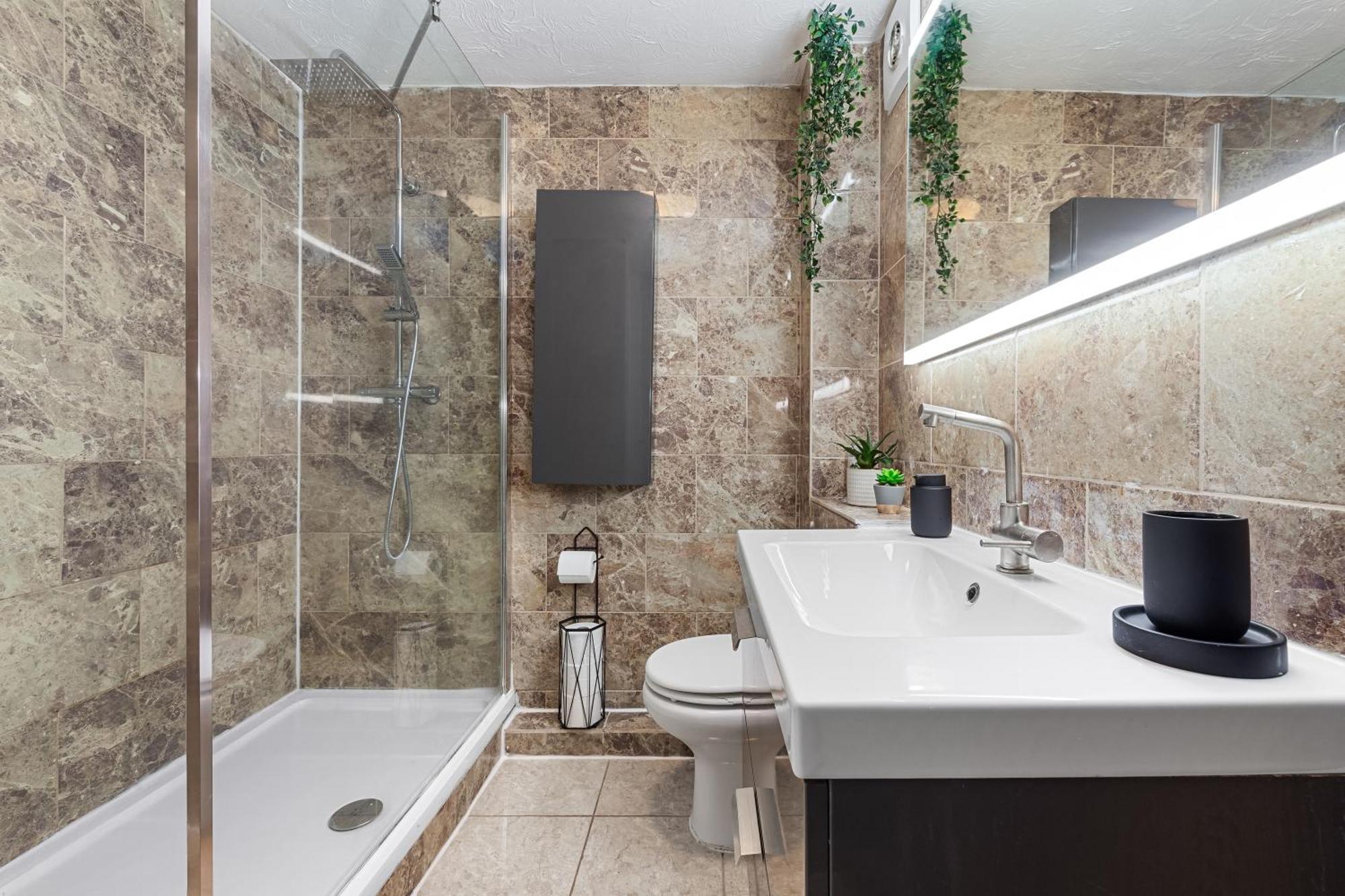 Quirky Canary 2Bed, Free Parking, Smart Tv & Games Londen Buitenkant foto